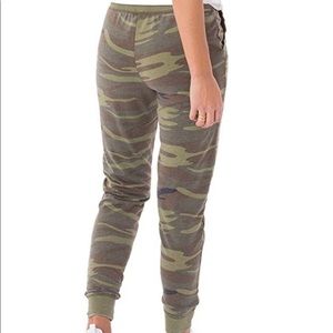 Z Supply Camo Joggers: Small